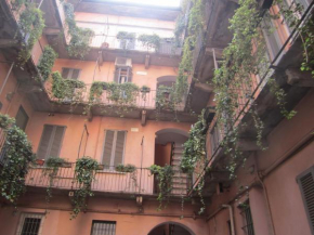 Charming and elegant apartment historic center of Milan